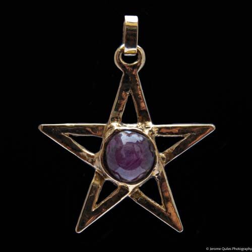 Pendentif Or 18K Pentagramme Rubis