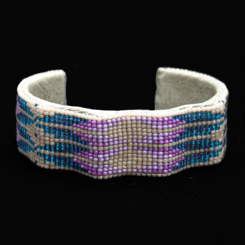 White Ribbed Beaded Bracelet