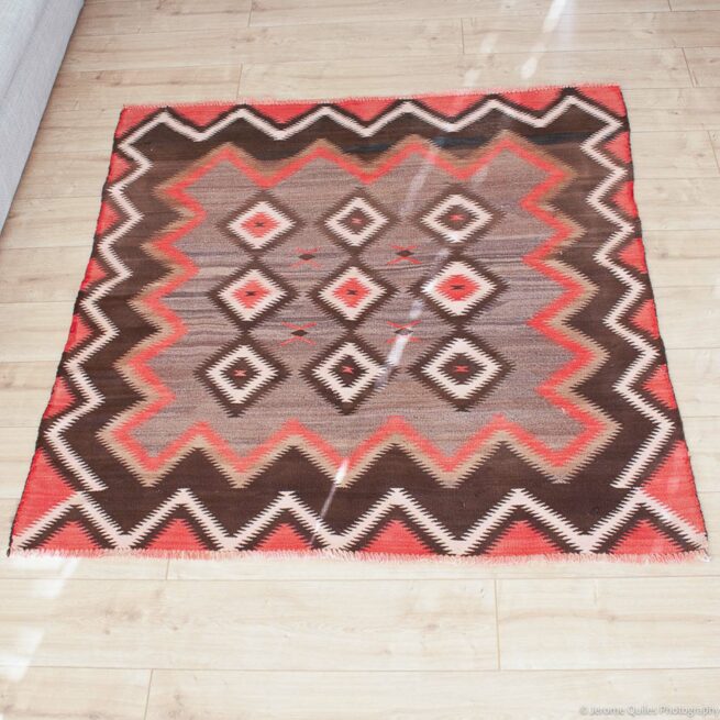 Tapis Navajo Antique Forme Carrée Années 1890 – Image 3