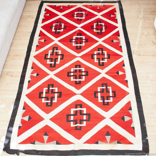 Grand Tapis Rouge Noir Blanc Tissé-Main – Image 2