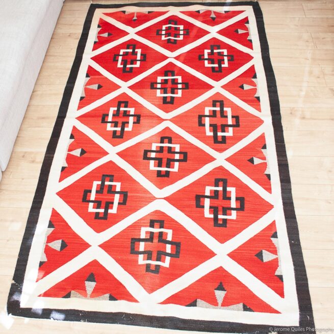 Grand Tapis Rouge Noir Blanc Tissé-Main – Image 3