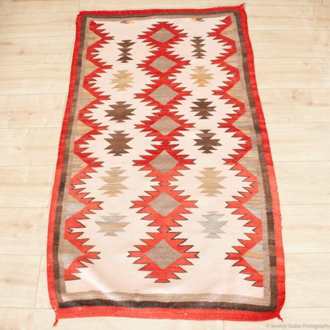 Tapis Navajo Rose Rouge Années 1930 – Image 3