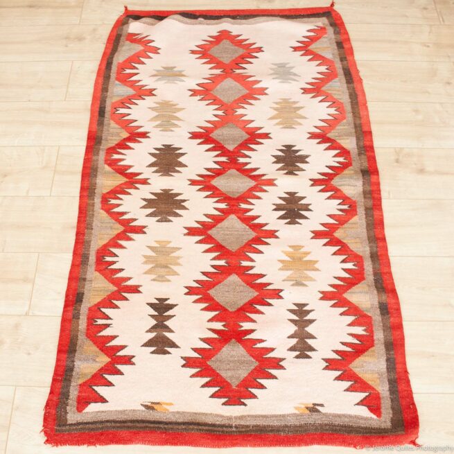 Tapis Navajo Rose Rouge Années 1930 – Image 2