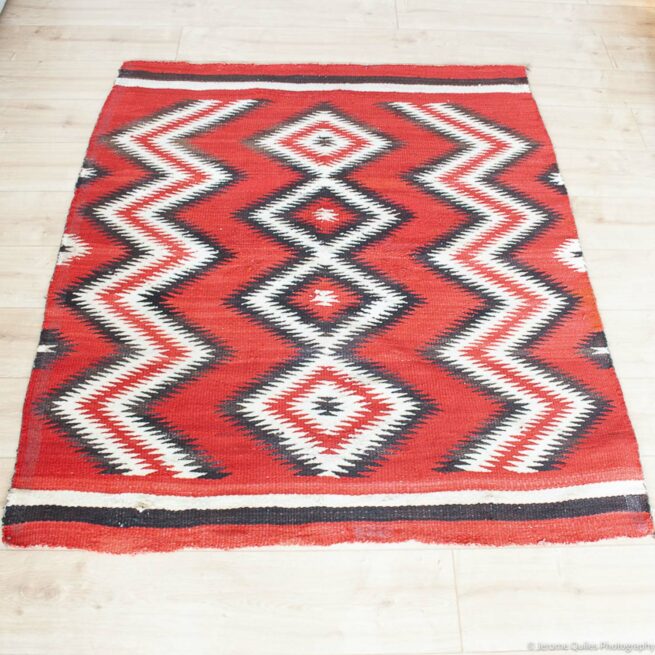 Tapis Navajo Rouge Antique Tissé-Main Années 1890 – Image 5
