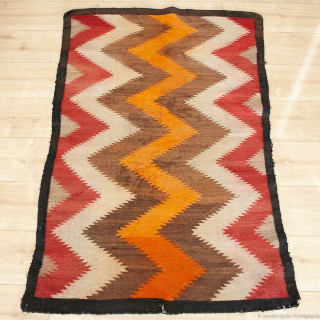Tapis Navajo Storm Dazzler tissé à la main Années 1920 – Image 4