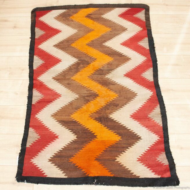 Tapis Navajo Storm Dazzler tissé à la main Années 1920 – Image 3