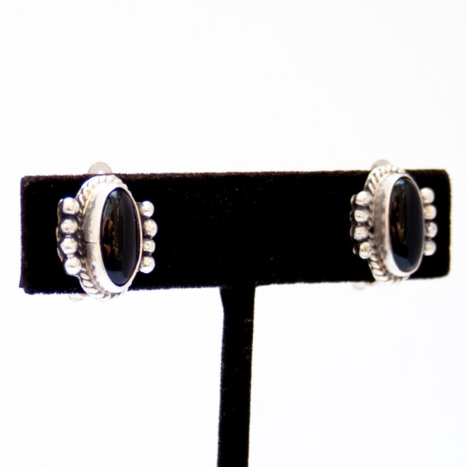 Boucles d'Oreilles Clips Noires – Image 2