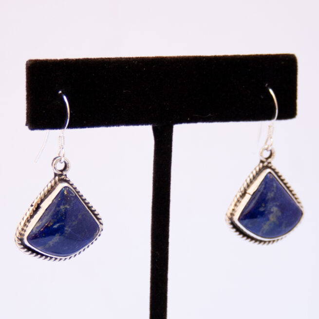 Boucles d'Oreilles Triangles Lapis Lazuli – Image 2