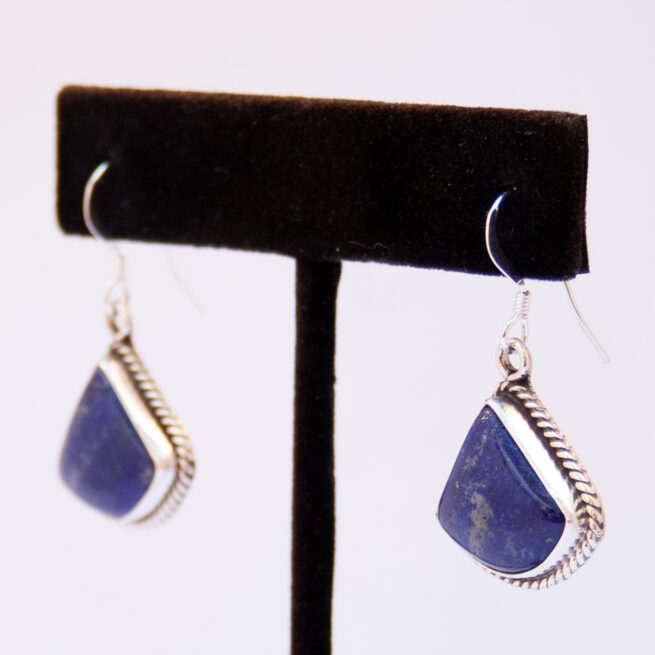 Boucles d'Oreilles Triangles Lapis Lazuli – Image 4