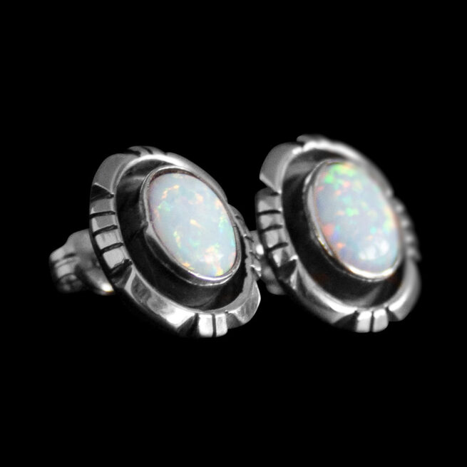 Clous d'Oreilles Navajo Opale Blanche – Image 2