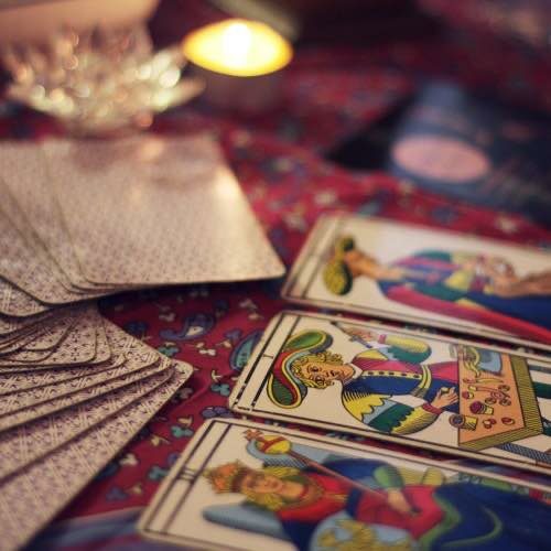 TAROT & PSYCHIC READINGS