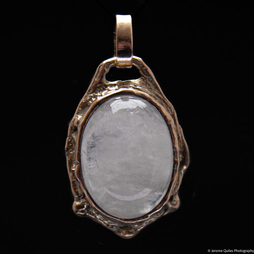 Round Rainbow Moonstone Gold Pendant