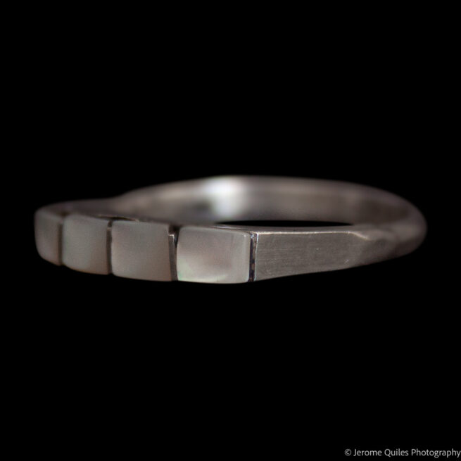 Zuni Mother-of-Pearl Ring - Image 3