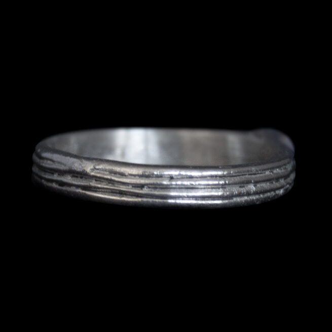 Small Rainbow Moonstone Silver Ring - Image 4