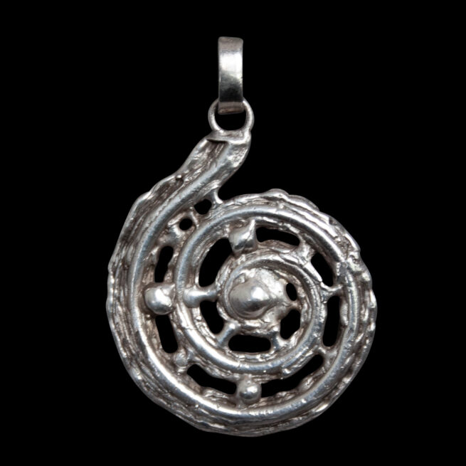 Sterling Silver Peridot Ammonite Pendant - Image 4