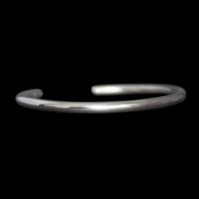 Minimalist Silver Navajo Bracelet – Image 2