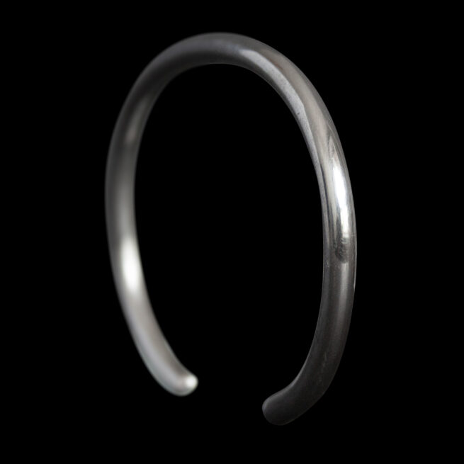 Minimalist Silver Navajo Bracelet – Image 5