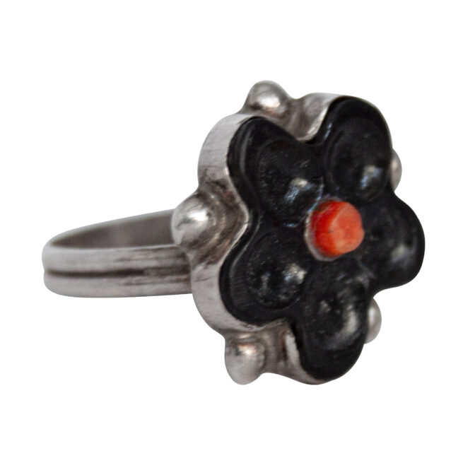 Tamara Pinto Black Flower Ring – Image 2
