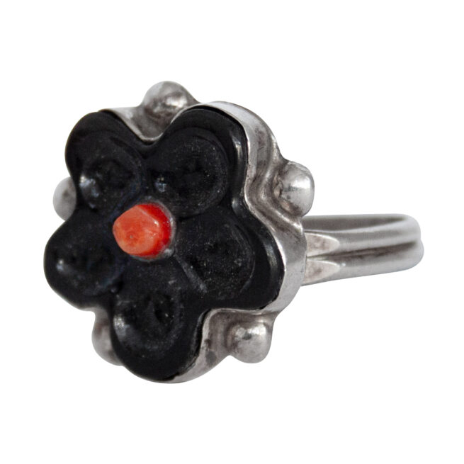 Tamara Pinto Black Flower Ring – Image 3
