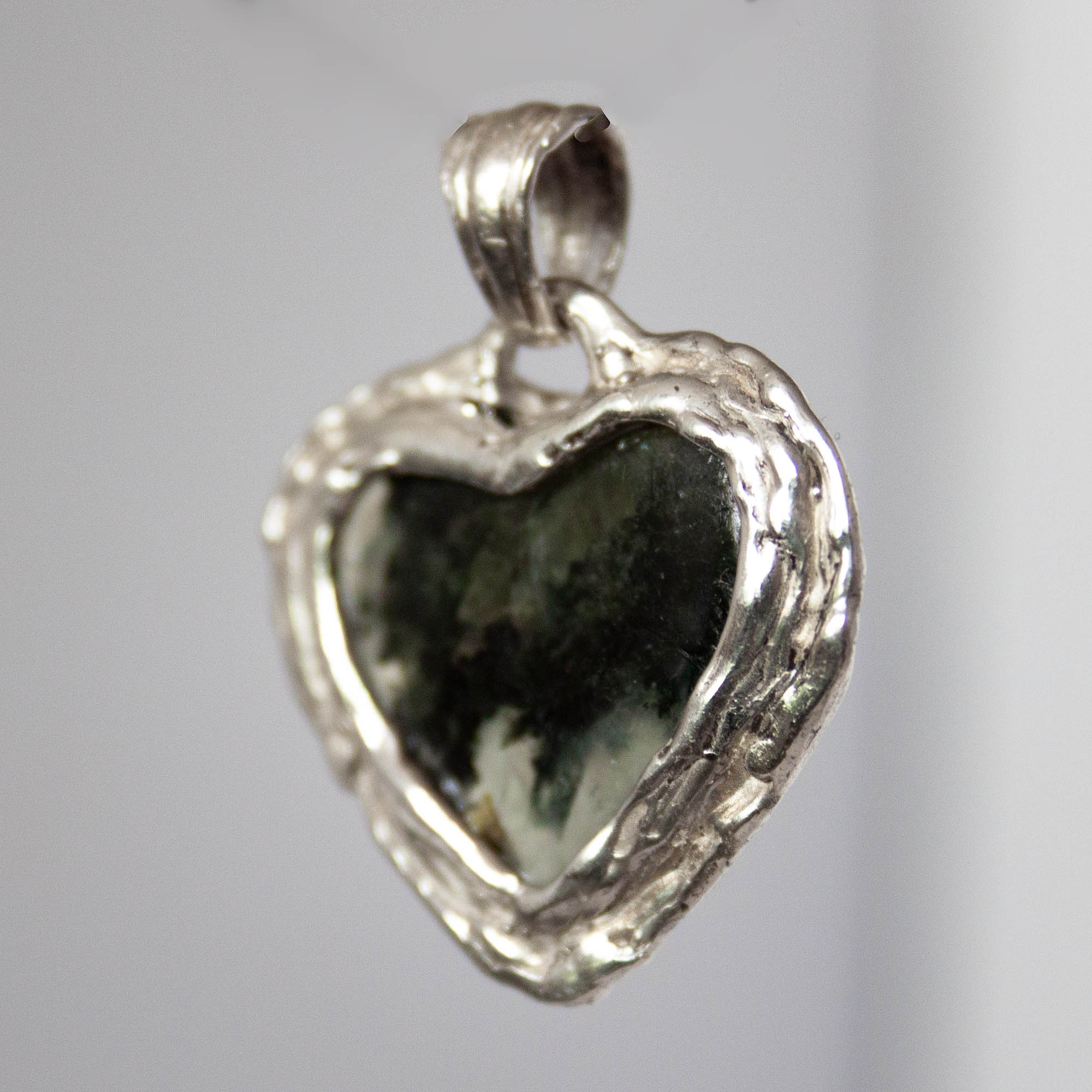 Moss Agate Heart Pendant - Image 3
